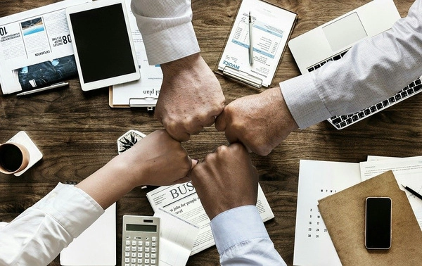 5 wskazówek jak wybrac prezenty dla partnerów biznesowych