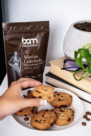 Krople czekolady mlecznej, bez dodatku cukru, 250 g