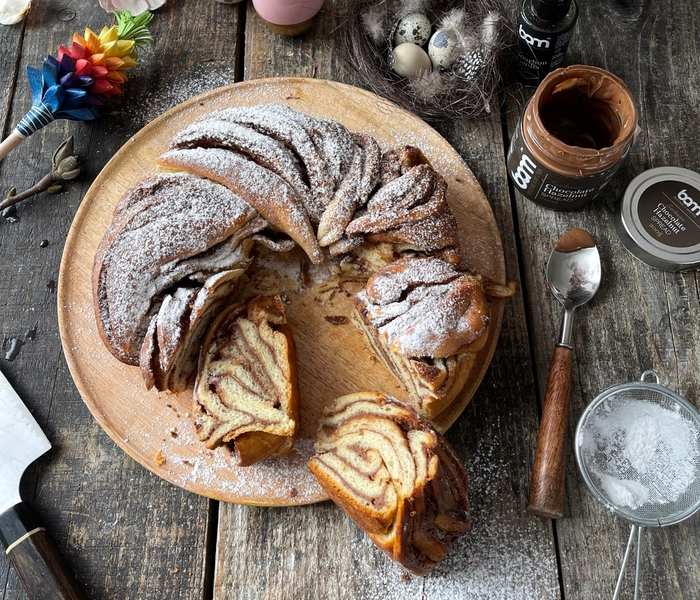 wielkanocna babka z pastą czekoladowo-orzechową
