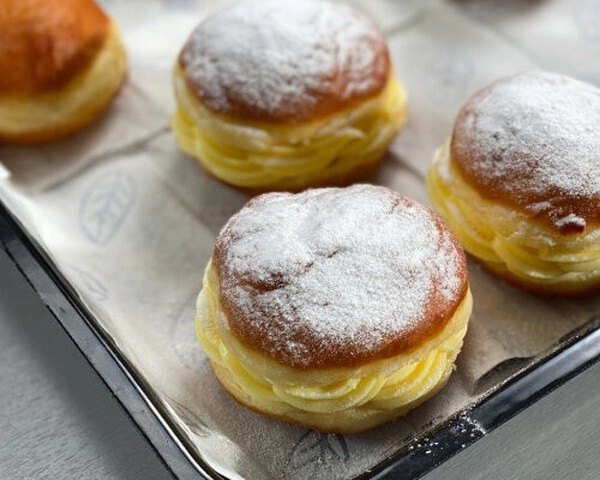 domowe pączki z nadzieniem waniliowym