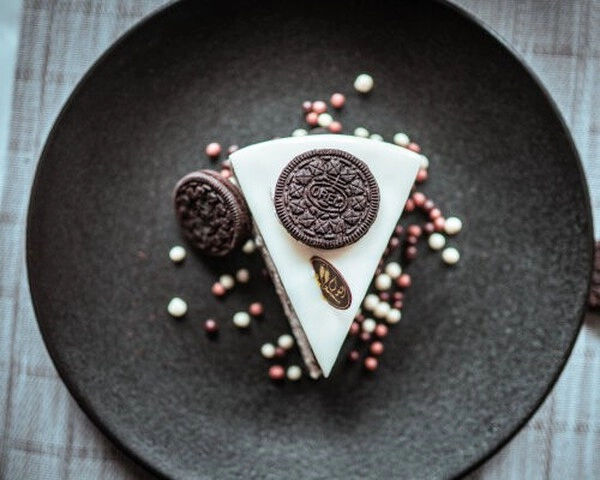 przepis na sernik bez pieczenia z ciasteczkami oreo