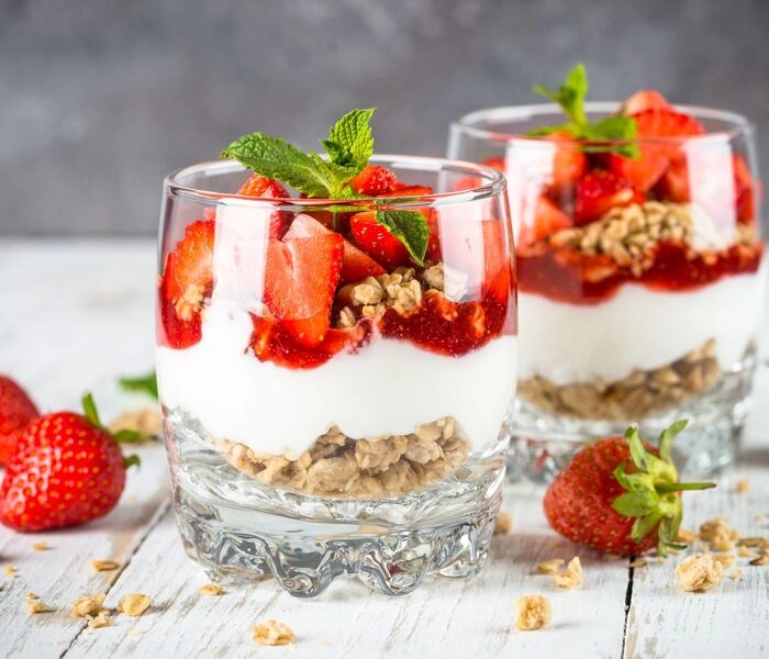 szybki deser mascarpone z truskawkami